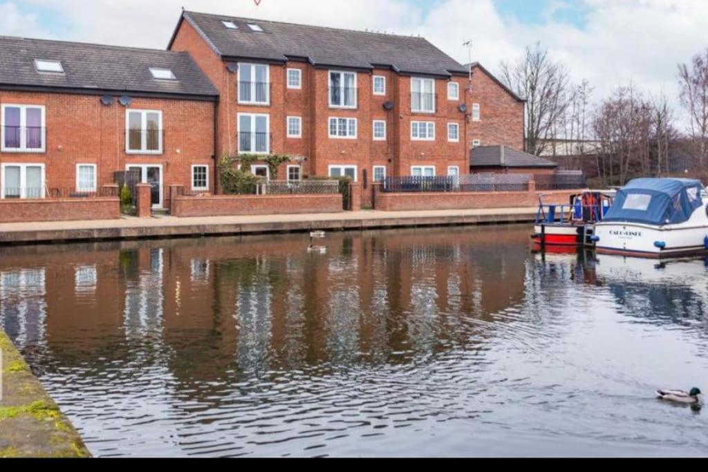 מנצ'סטר Waterside Mufc & Trafford Centre Townhouse 4 Bedroom Free Parking מראה חיצוני תמונה