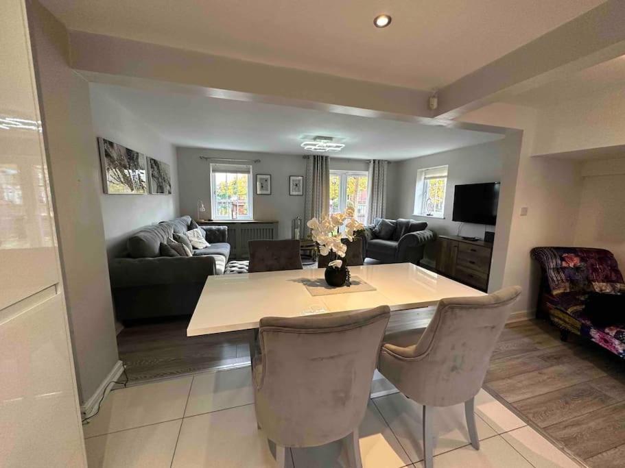 מנצ'סטר Waterside Mufc & Trafford Centre Townhouse 4 Bedroom Free Parking מראה חיצוני תמונה